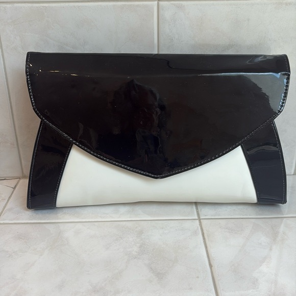 Unbranded Handbags - Unbranded Chic Black Patent Leather and White Large Clutch.